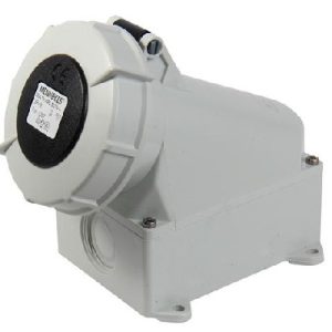 TOMACORRIENTE VISIBLE 32A 3P+T 500V NEGRO 7H