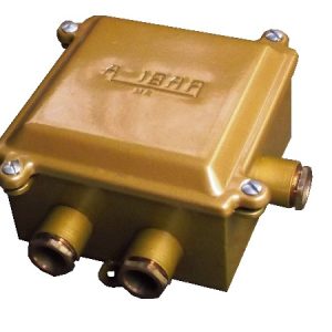 CAJA DE DERIVACIÓN CUADRADA PLUS 6 SALIDAS-PRENSE ESTOPA DE BRONCE