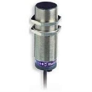 SENSOR DE PROXIMIDAD INDUCTIVO MODELO XSAV11801